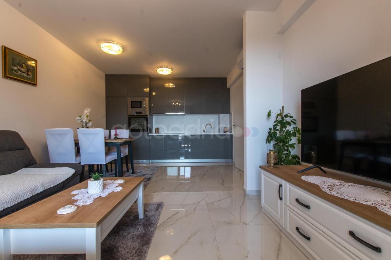 מאקרסקה Sea View Apartment Ljiljana מראה חיצוני תמונה